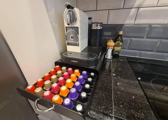 Neon Heights 2 Bed Luton Town Centre