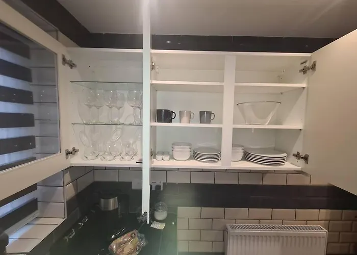 Neon Heights 2 Bed Luton Town Centre