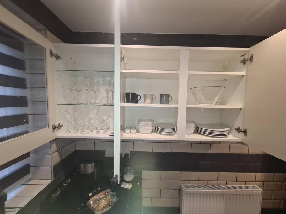 Neon Heights 2 Bed Luton Town Centre Apartment