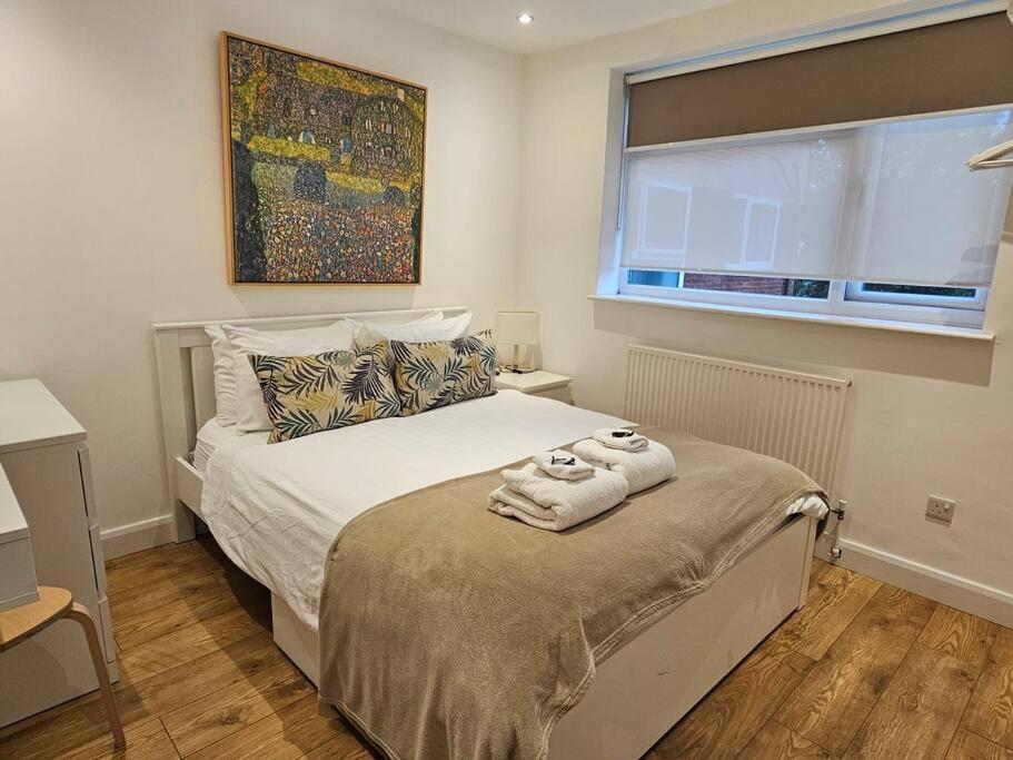 Neon Heights 2 Bed Luton Town Centre *